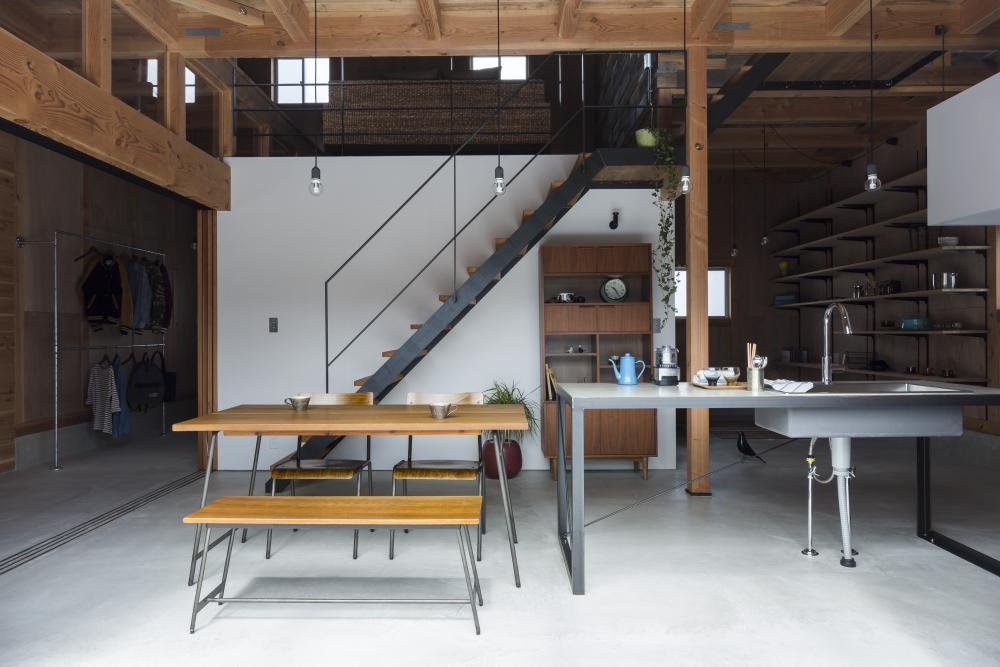 ALTS　DESIGN　OFFICE（アルツデザインオフィス）「倉庫をリノベーションしたかのような新築の家（石部の家）」