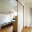 K邸・小さな個室と大きなリビング、心地のよい暮らし方の写真 子供部屋-空間の有効活用