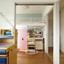 K邸・小さな個室と大きなリビング、心地のよい暮らし方の写真 明るい子供部屋