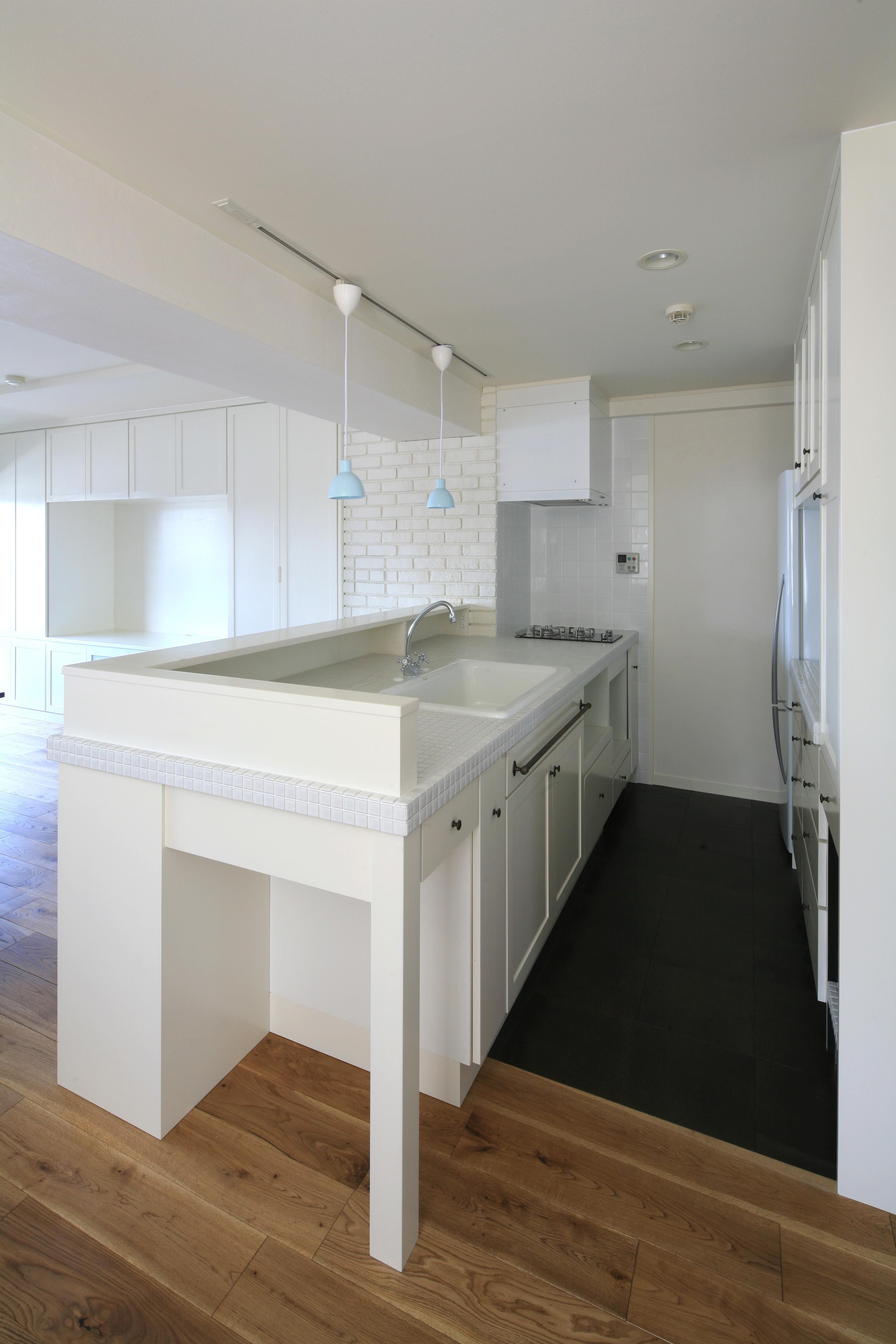 キッチン事例：白で統一された清潔感のあるキッチン（K邸）