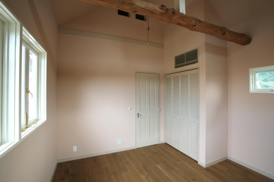 淡いピンクの壁紙が可愛い部屋② (M邸)