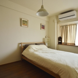 K邸・暮しを彩る収納のある家-柔らかな雰囲気のベッドルーム