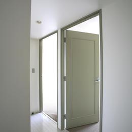 K邸 (廊下から寝室へのドア)