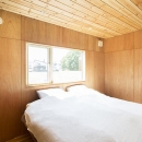 当別の家　シンプルな北国の住まい｜新築の写真 陽ざしが差し込む寝室