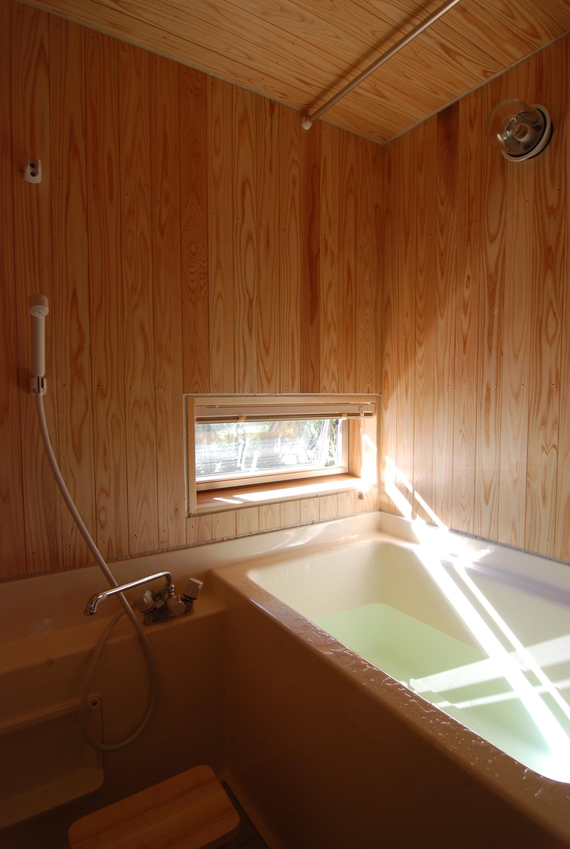 バス/トイレ事例：浴室は木張りにしたい（OUR CABIN OUR DIY～直営、DIYで小屋をつくる～）