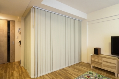 いま おしゃれ上級者の家は バーチカルブラインド です Suvaco スバコ