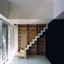 House K　reconstructionの写真 収納棚付きの室内階段